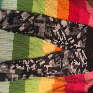 Reversible Black and White Cropped Leggings