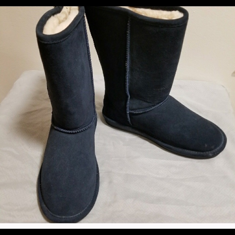 *SOLD*NWT Navy Bearpaw Boots - Picture 1 of 7