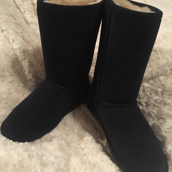 *SOLD*NWT Navy Bearpaw Boots - Picture 2 of 7