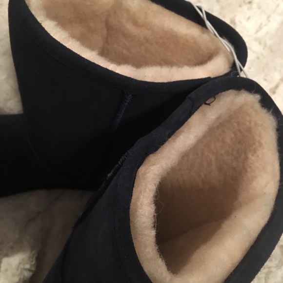 *SOLD*NWT Navy Bearpaw Boots - Picture 3 of 7