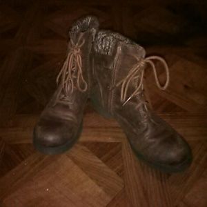 Heavy duty winter boots