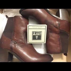 FRYE BOOTIES 