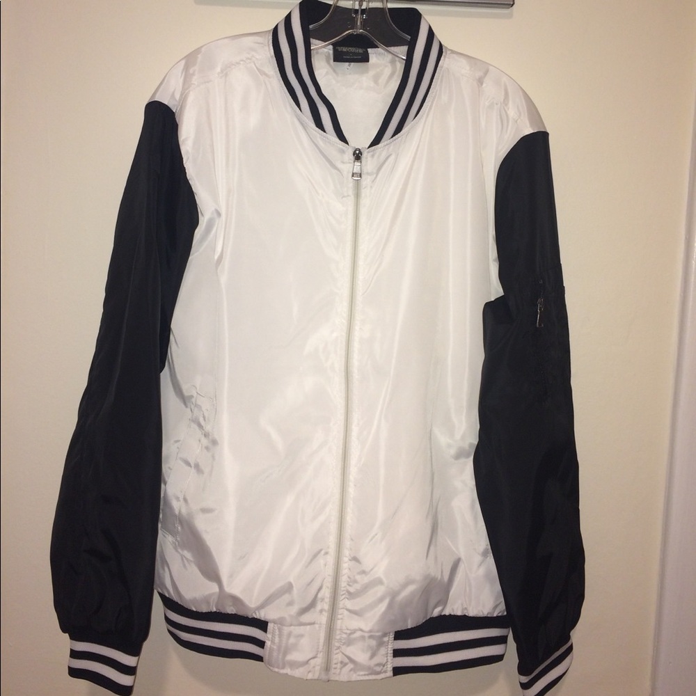 BLACK AND WHITE WINDBREAKER