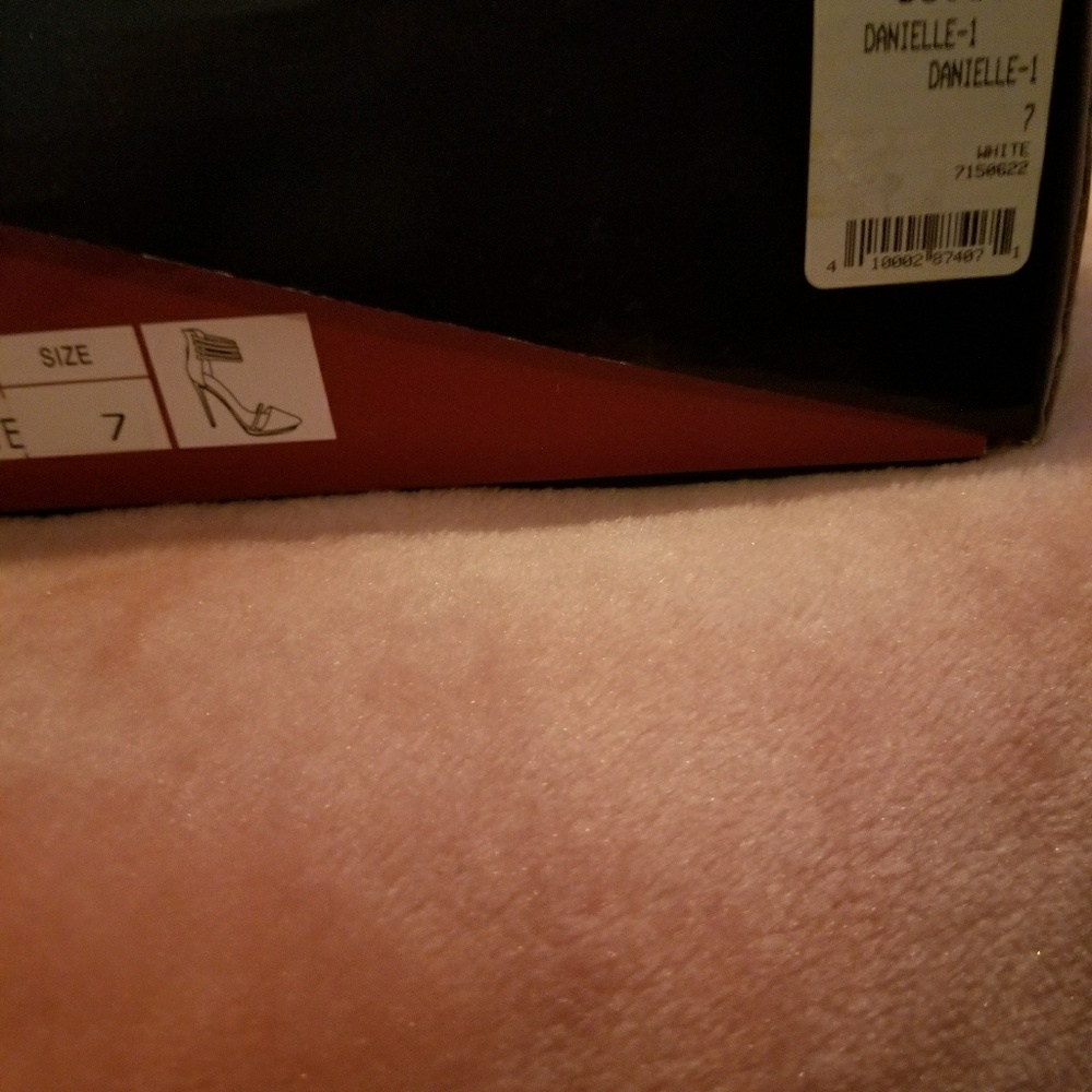 Shoes - Picture 4 of 5