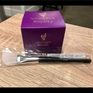 Younique Royalty Detoxifying Mask and Applicator
