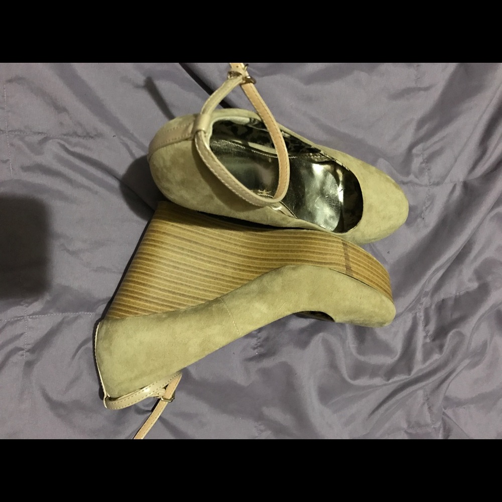 Tan wedges