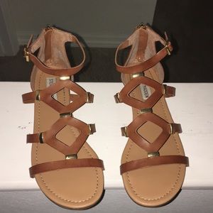 Practically brand new Tan Steve Madden sandals
