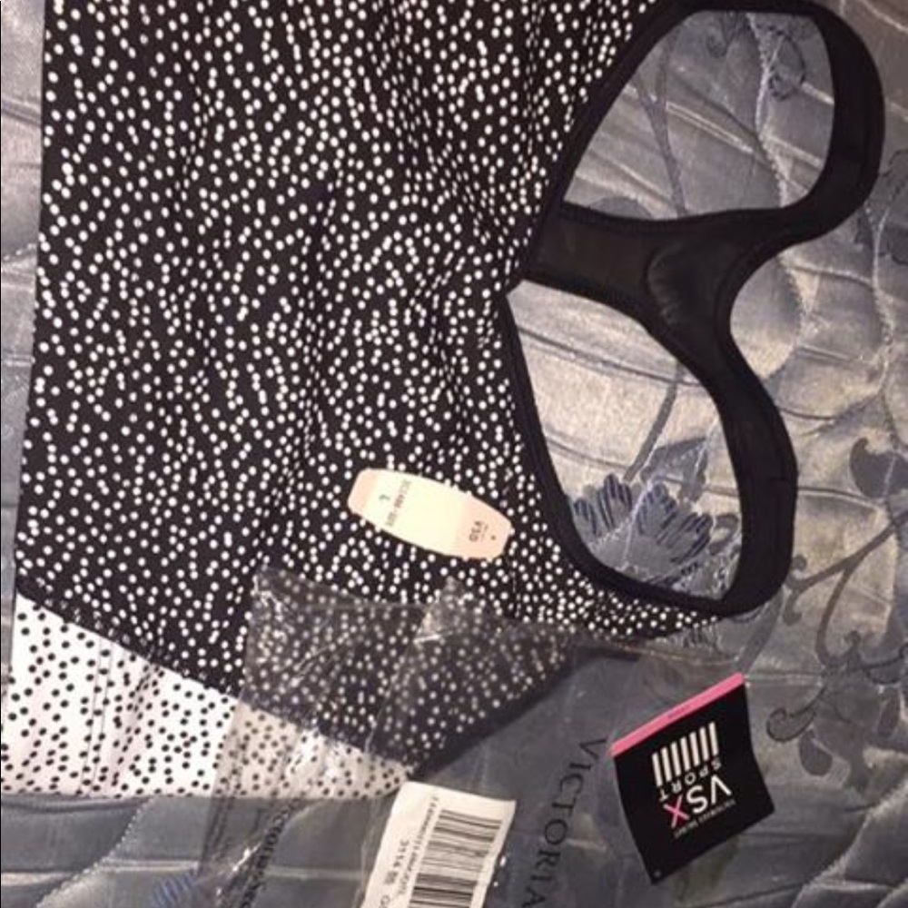Victoria sports bra
