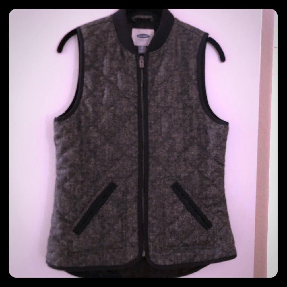 super cute herring bone vest never worn!!