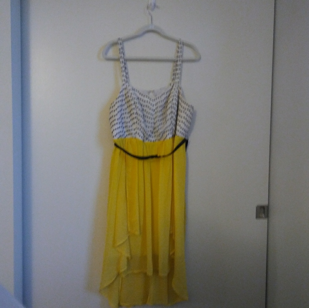 Yellow chiffon hi-lo dress