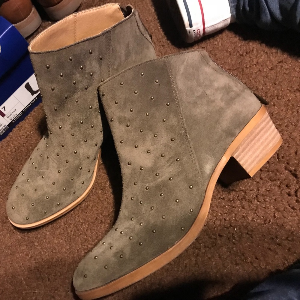 Ankle boots with studs ✨