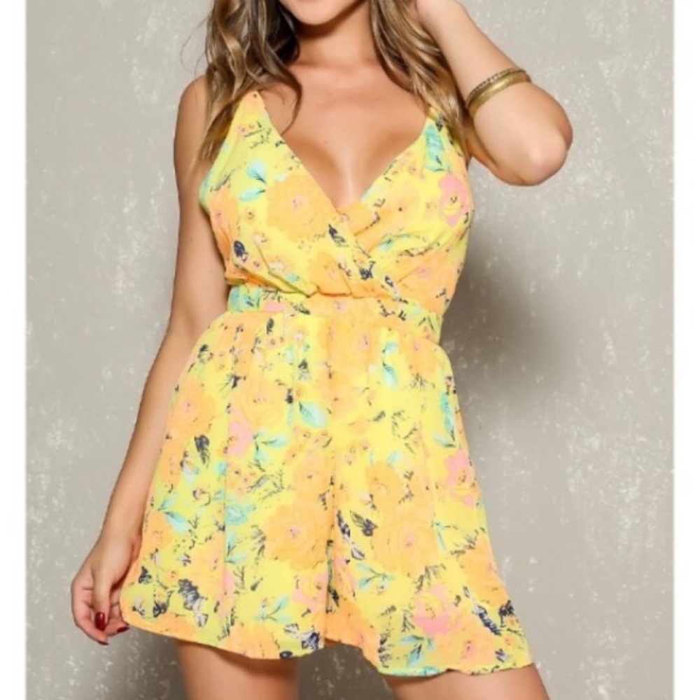 🆕 Yellow Orange Floral Cross-Back Romper