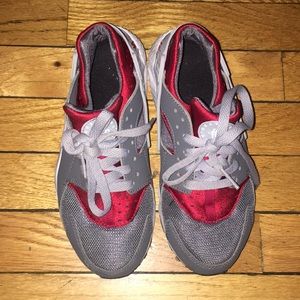 Brand New Red and gray Nike Huaraches BOY