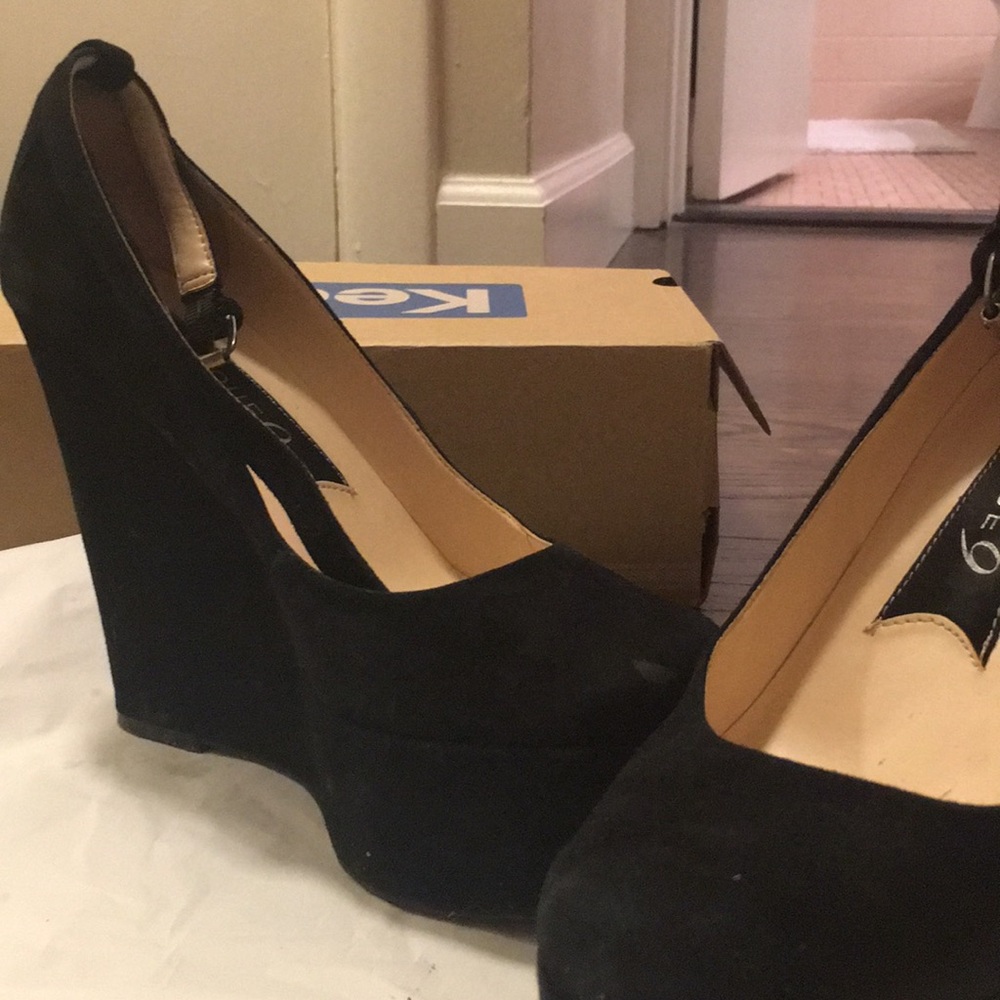 🚫SOLD🚫 Boutique 9 suede high platforms 🖤