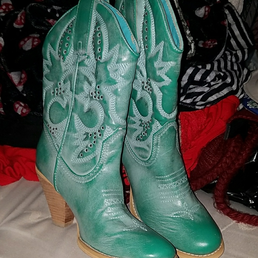 Very Volatile boots