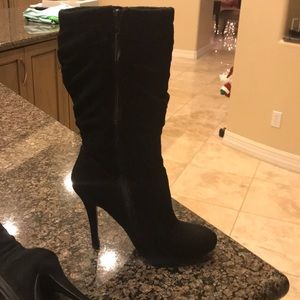 Adorable black boots!!!