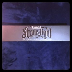 Kat Von D shade and light contour brush and case