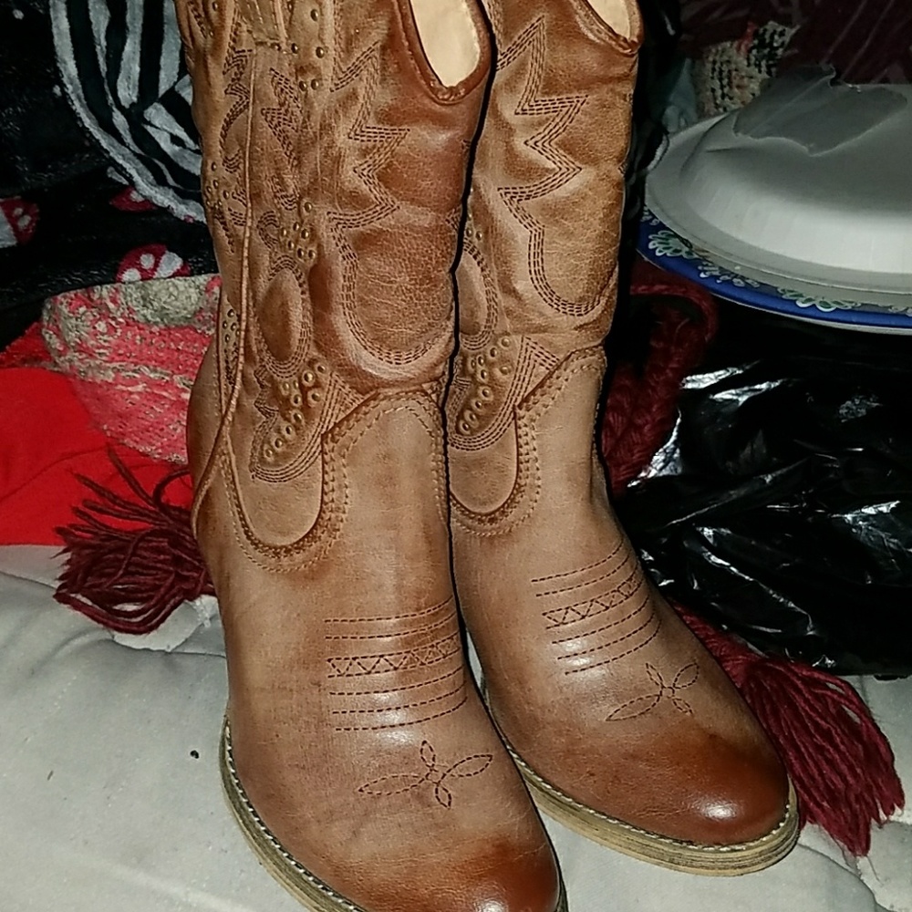 Very Volatile boots