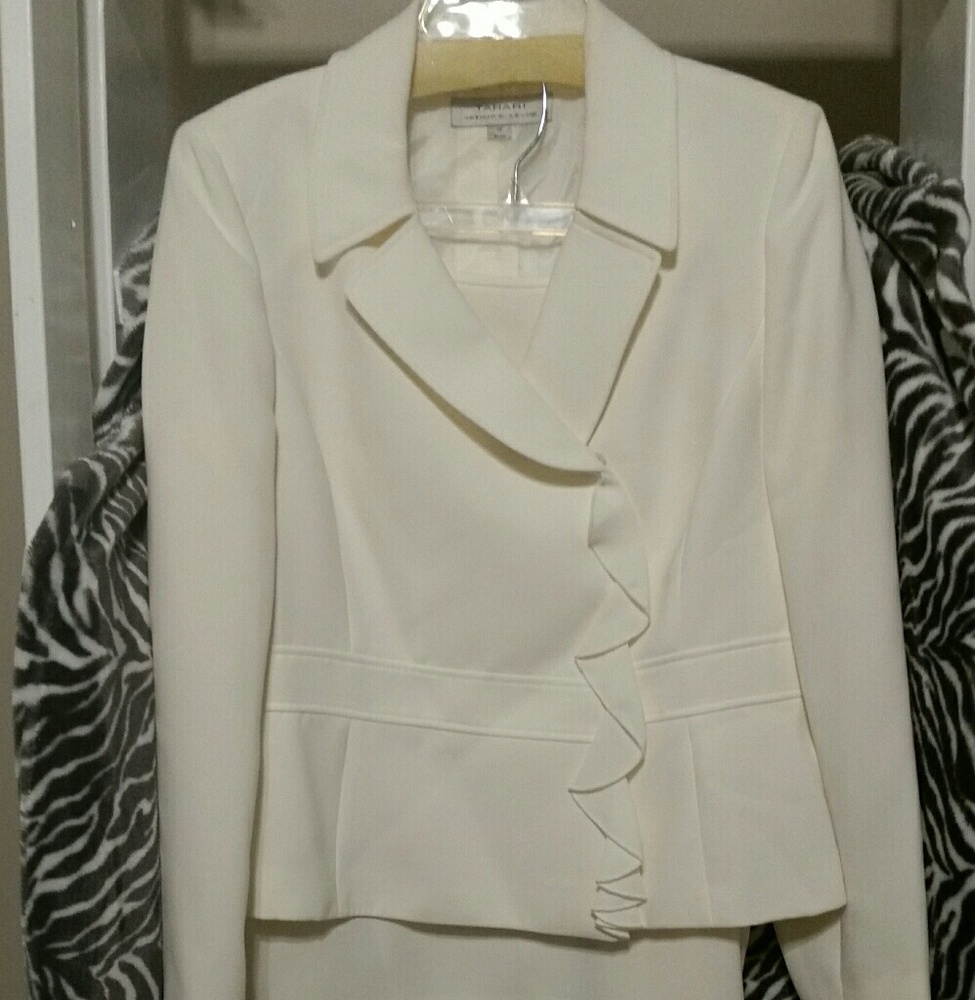 Tahari Cream skirt suit