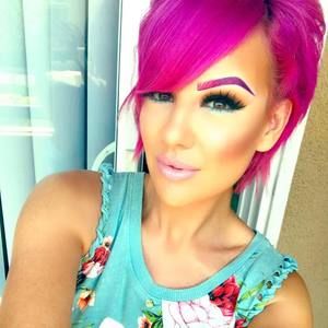 Meet your Posher, Daniela