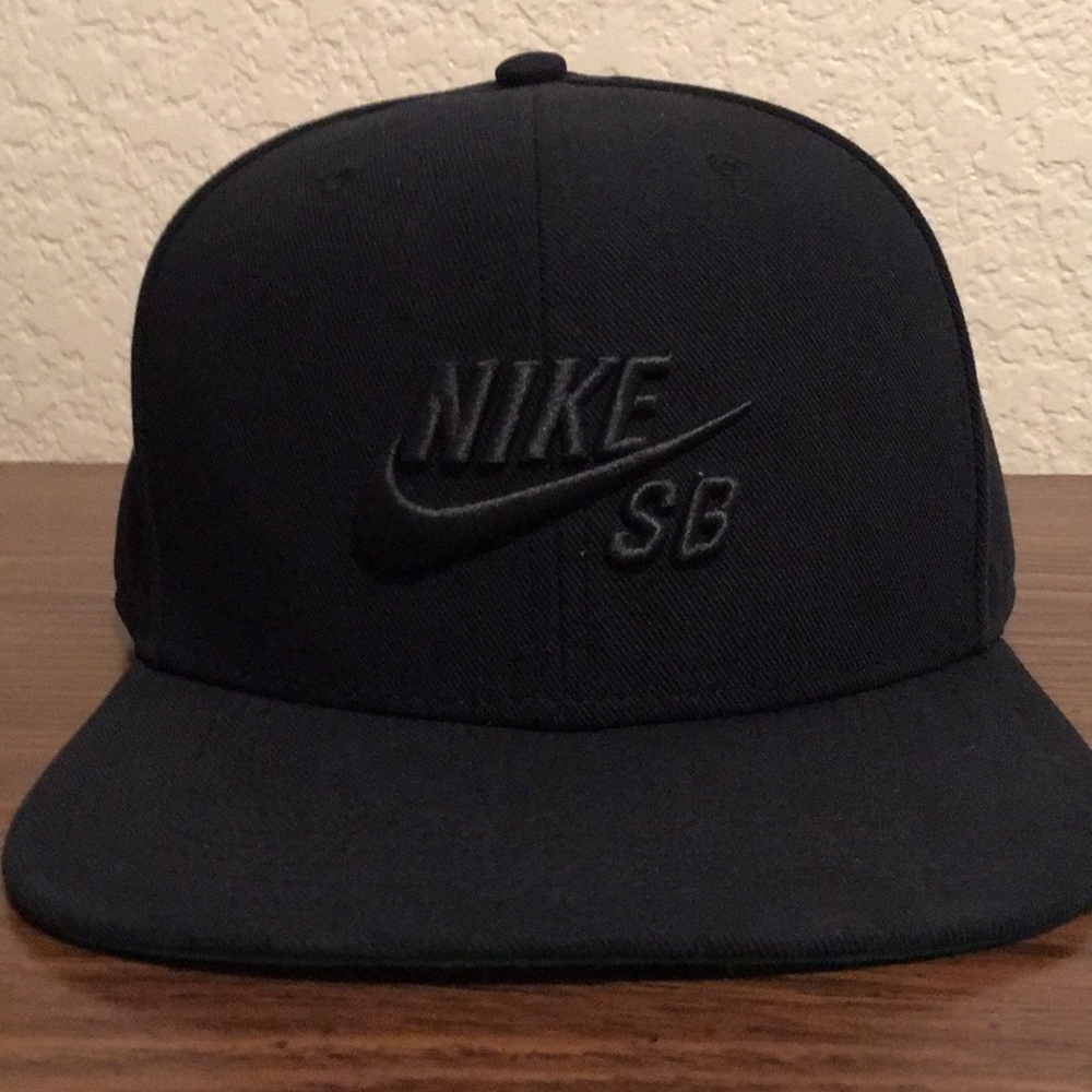 Nike SB adjustable SnapBack