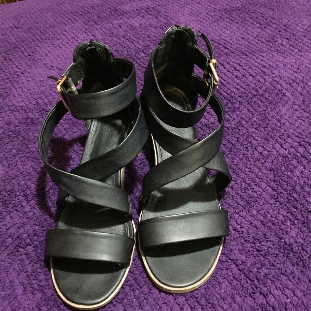 Sandals with 2-inch heel