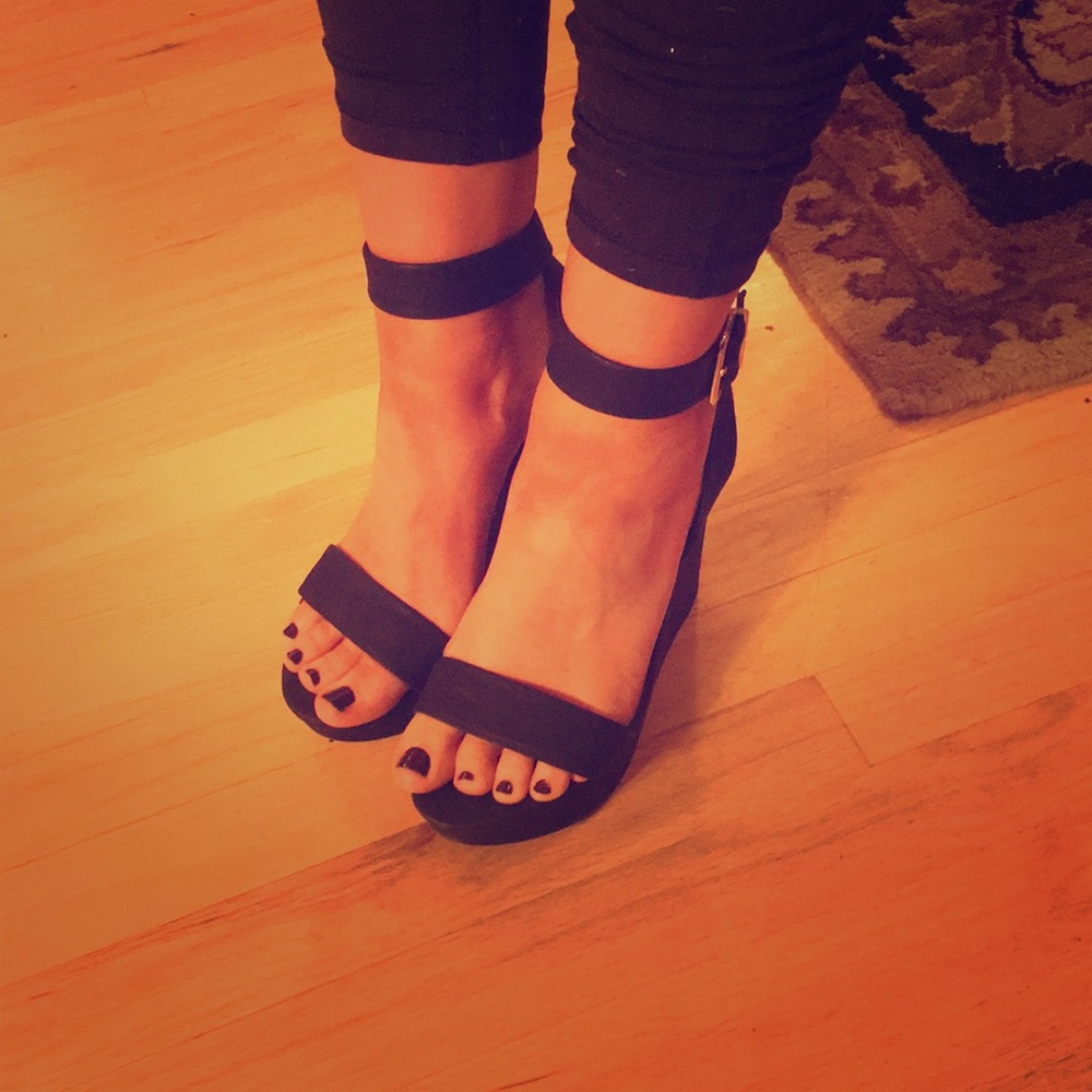 Black wrap strap wedges