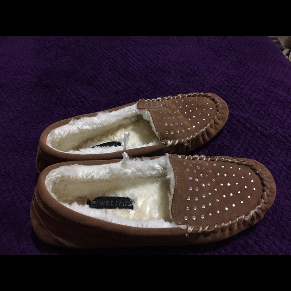 Faux fur-lined house shoes