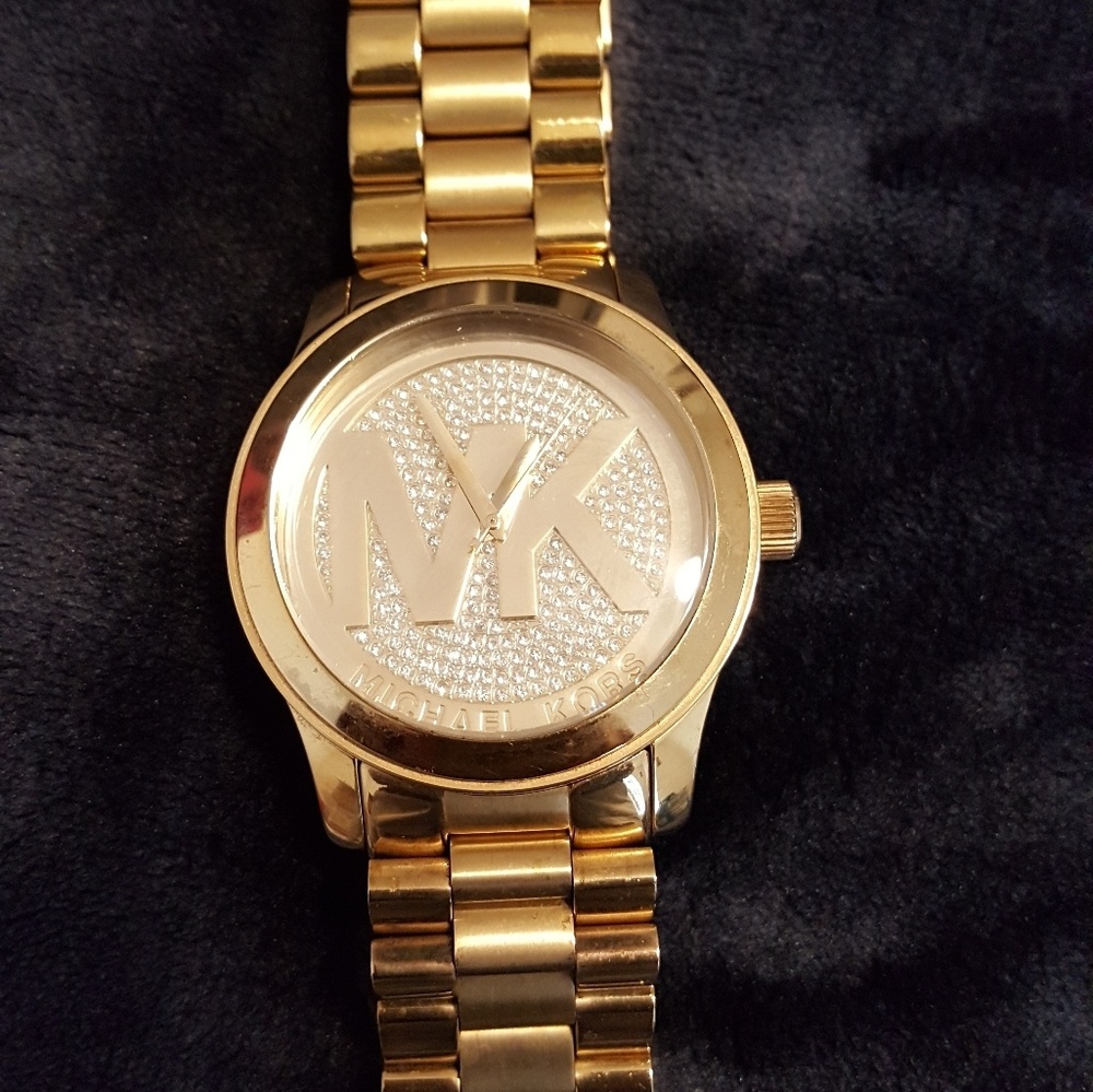 Women Watch Michel Kors