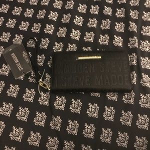  Steve Madden Black Zip Around Wallet 