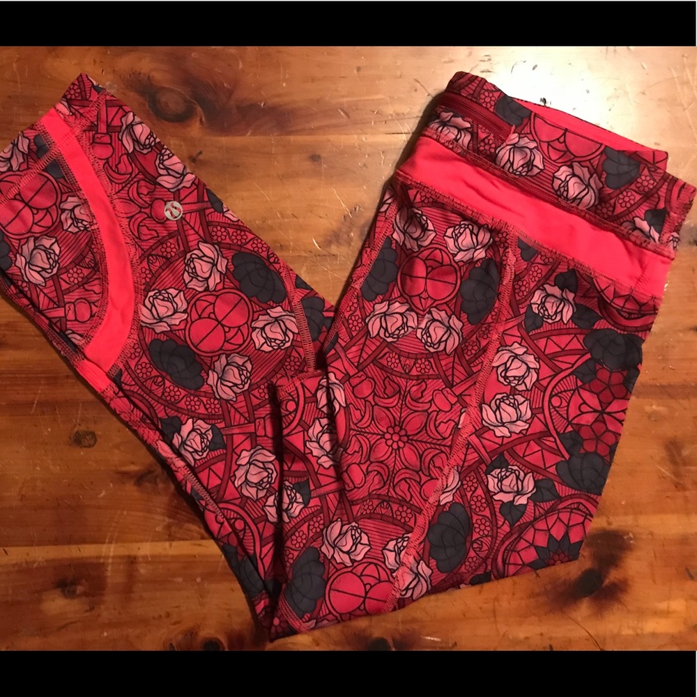 Rare floral lulu lemon crop pants size 6