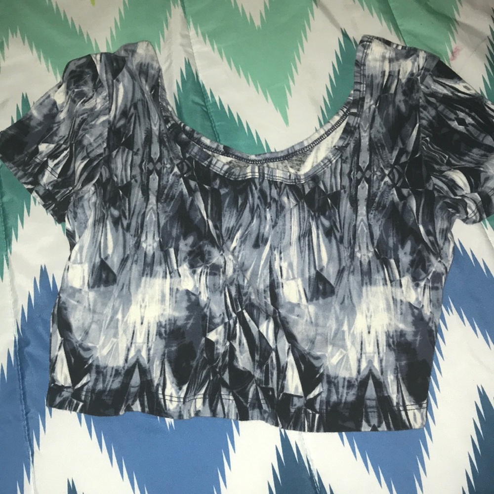 2 Basic Crop Top Lot - Picture 2 of 3
