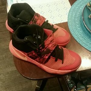 Mens Kyrie 2 infernos