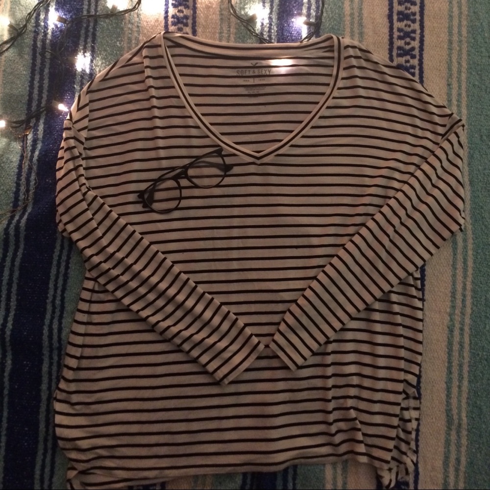 black and white stripped long sleeve tee