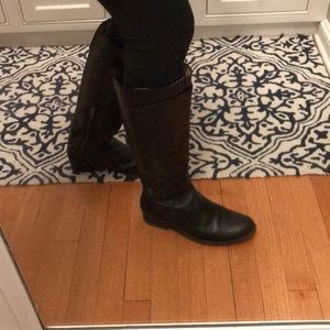 The perfect black knee-high boots!