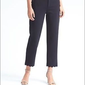 BR Scalloped Hem Crops