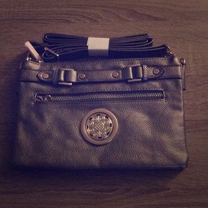 NWOT! Silver hand bag
