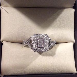 14K WHITE GOLD GENUINE DIAMOND RING 5 1/2