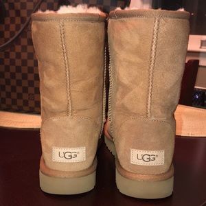 **Authentic**UGG CLASSIC II SHORT
