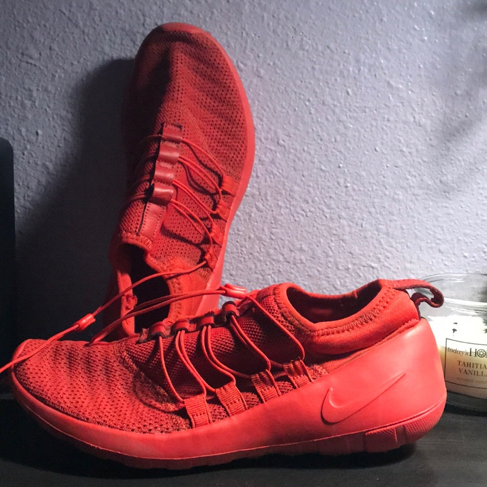 Red Laceless Nike’s