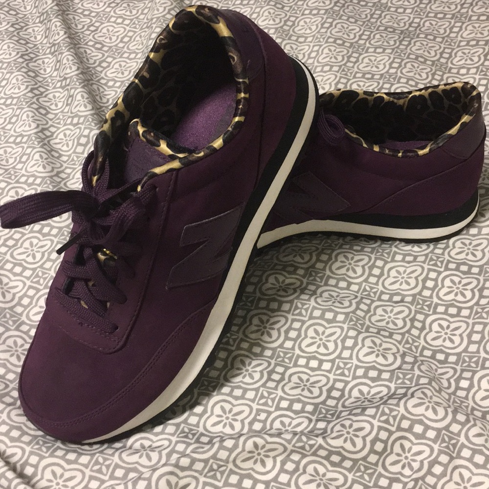 New balance tennis shoes