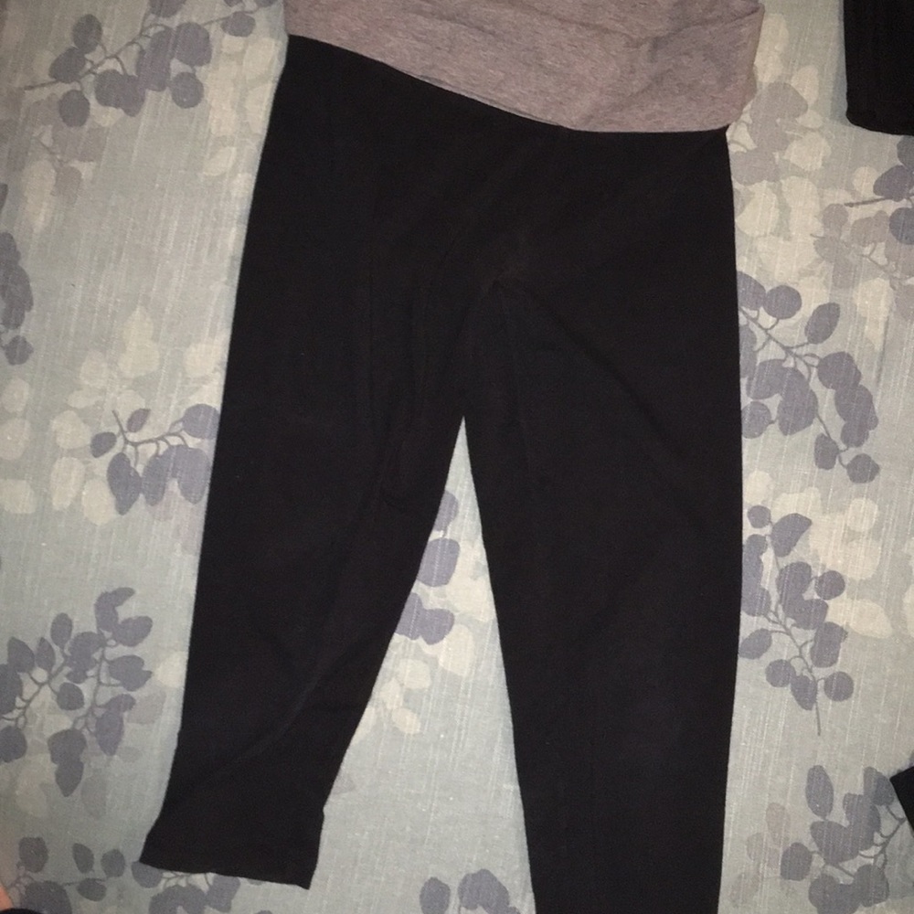 Victoria’s Secret pink Capri yoga