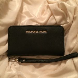 Michael Kors wristlet - fits cards, cash, & phone