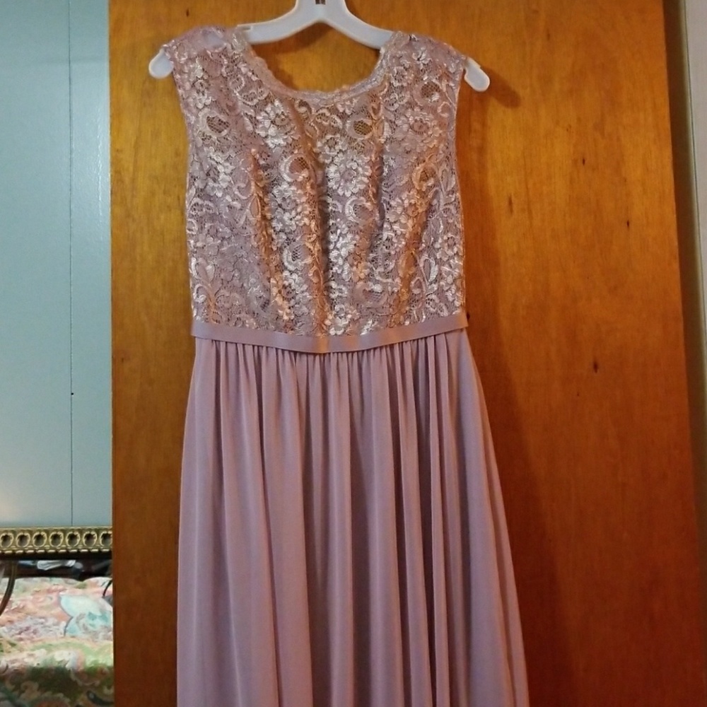 David's Bridal Style F17019M Bridesmaid Dress Size