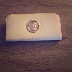 NWOT! Off white wallet or clutch