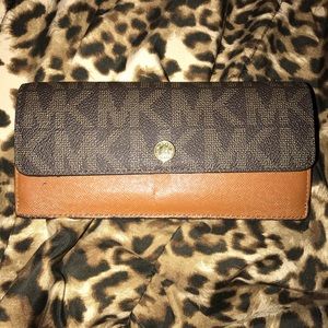 Micheal kors wallet