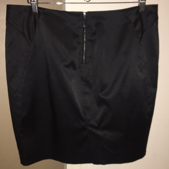 bebe mini skirt - Picture 2 of 2