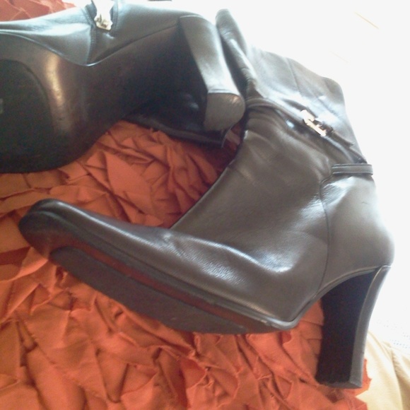 Ann Klein Leather Boots - Picture 1 of 2