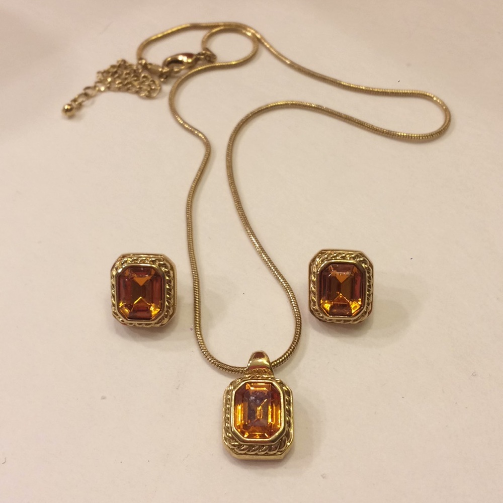 Premier Designs Necklace and Pierced Earrings Set