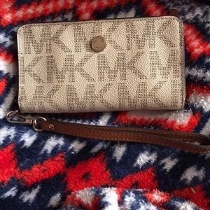 Micheal kors iPhone 6/6s wristlet